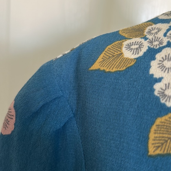 Blue Emily & Finn floral patterned long sleeved blouse - Picture 5 of 7